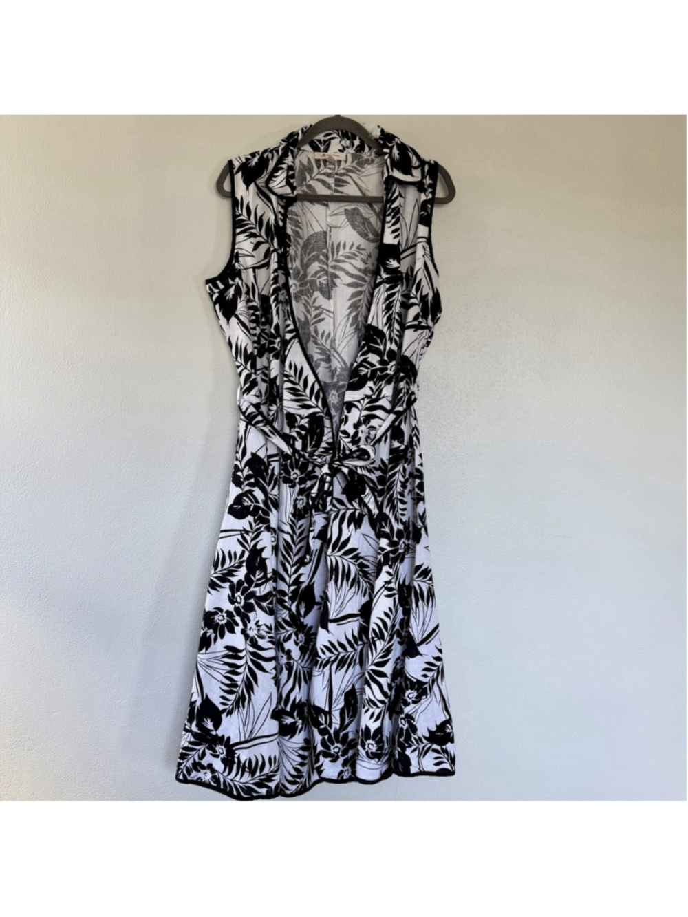 Sleeveless Wrap Dress 100% Linen Womens 12 Black White Floral tropical vacation